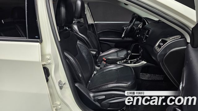Jeep Compass 2018 — photo 16