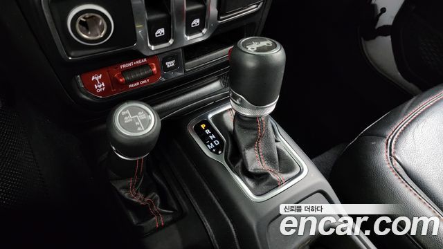 Jeep Wrangler 2019 — photo 12
