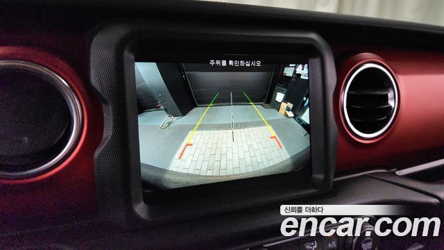 Jeep Wrangler 2019 — photo 21