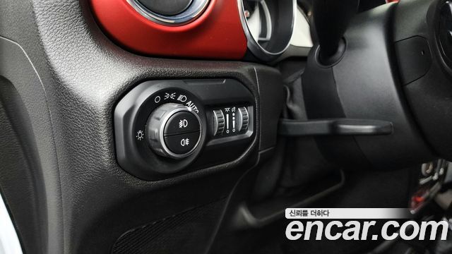 Jeep Wrangler 2019 — photo 24