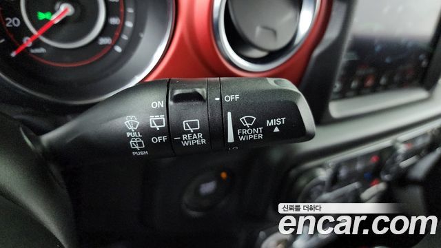 Jeep Wrangler 2019 — photo 25