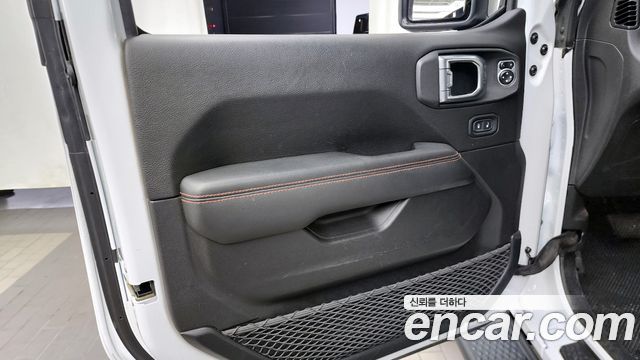 Jeep Wrangler 2019 — photo 14