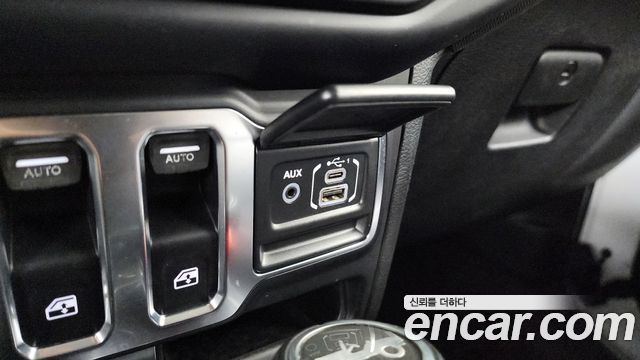 Jeep Wrangler 2019 — photo 16