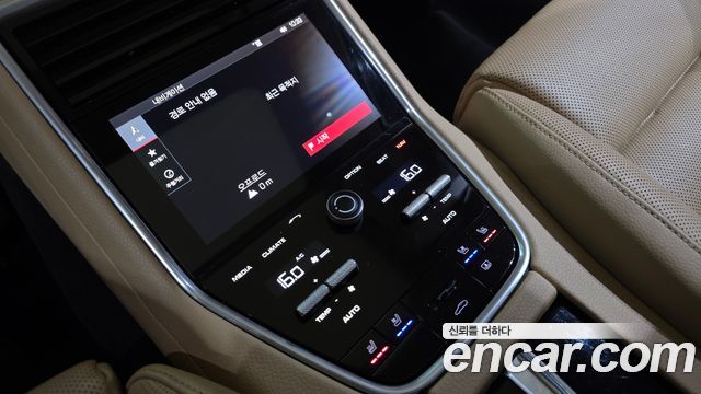 Porsche Panamera 2019 — photo 18