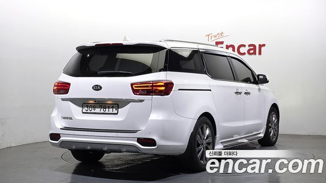 Kia Canival 2019 — photo 2