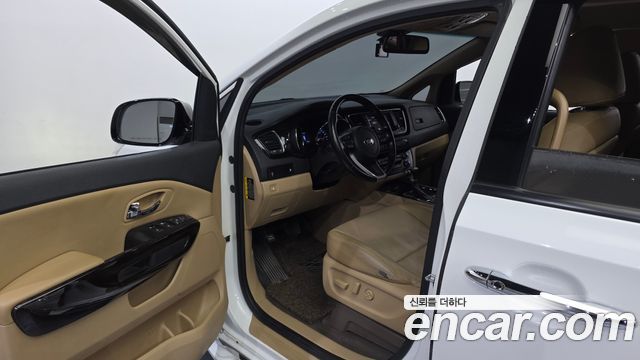 Kia Canival 2019 — photo 10