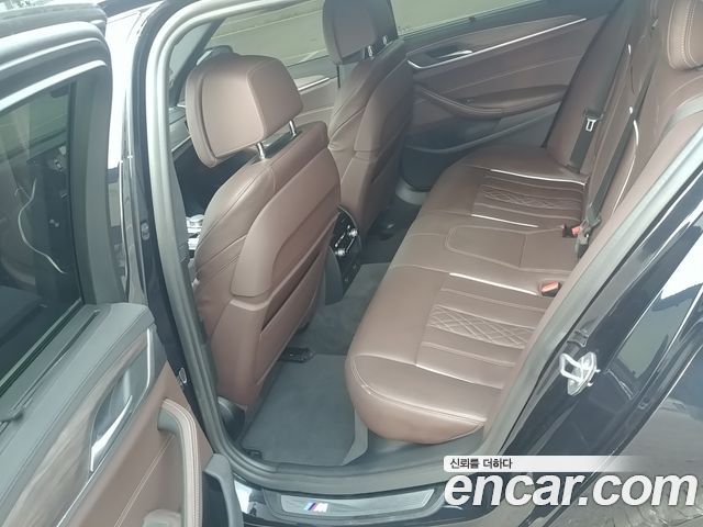 BMW 5-Series 2019 — photo 9