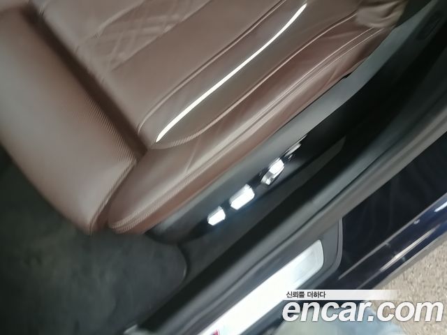 BMW 5-Series 2019 — photo 10