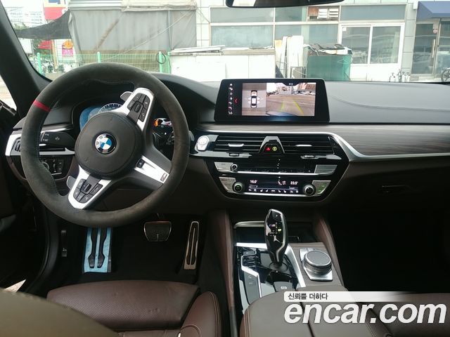 BMW 5-Series 2019 — photo 12