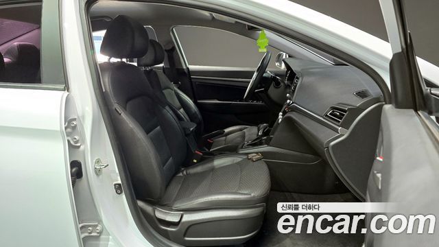 Hyundai AVANTE 2020 — photo 11