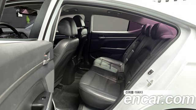 Hyundai AVANTE 2020 — photo 12