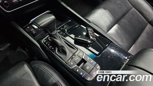 Kia K7 2018 — photo 9