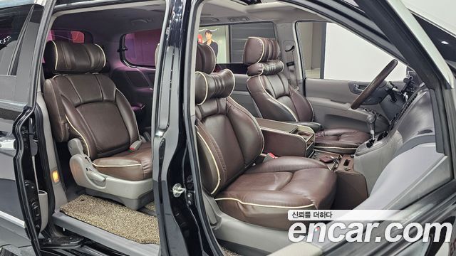 Kia Canival 2011 — photo 11