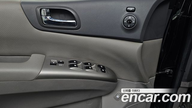 Kia Canival 2011 — photo 16
