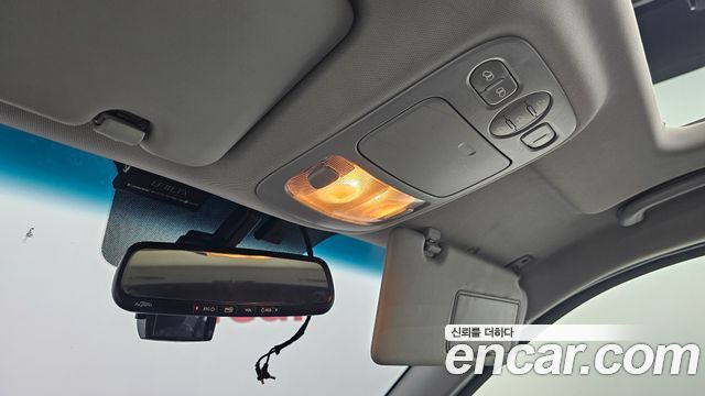 Kia Canival 2011 — photo 17
