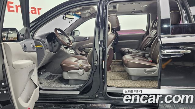 Kia Canival 2011 — photo 18