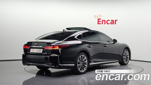 Lexus LS 2018 — photo 2