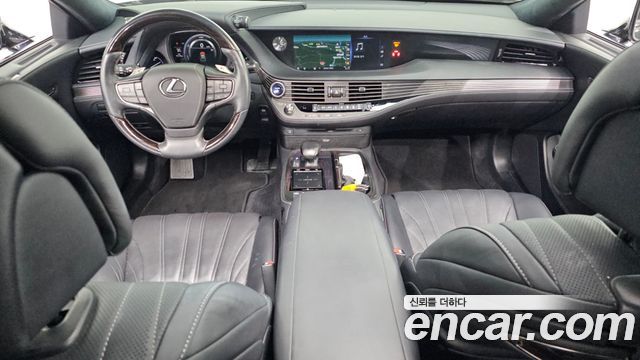 Lexus LS 2018 — photo 10