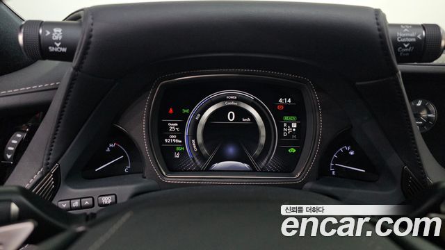 Lexus LS 2018 — photo 11