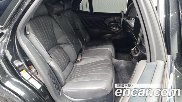 Lexus LS 2018 — photo 18