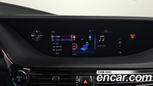 Lexus LS 2018 — photo 23