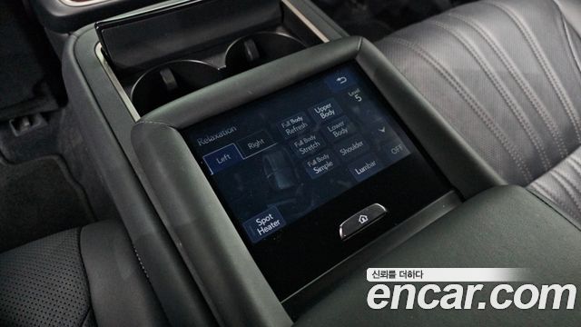 Lexus LS 2018 — photo 25