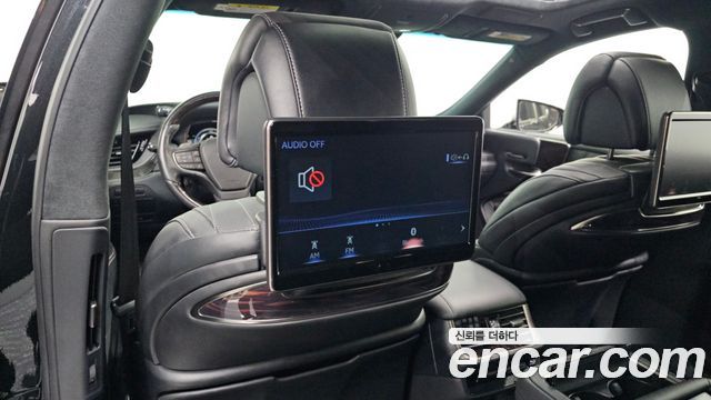 Lexus LS 2018 — photo 26