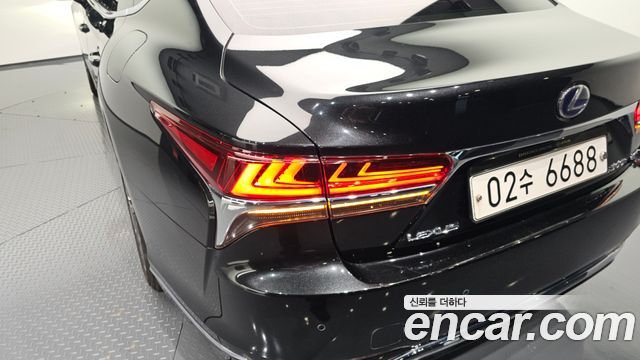 Lexus LS 2018 — photo 9