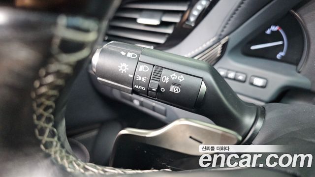 Lexus LS 2018 — photo 28