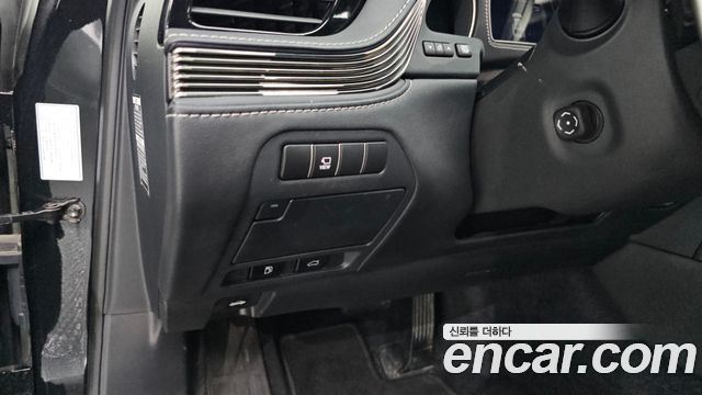 Lexus LS 2018 — photo 34
