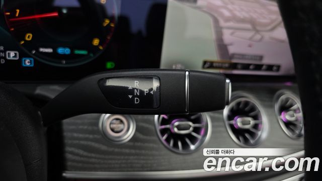 Mercedes-Benz E-Class 2022 — photo 9