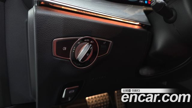 Mercedes-Benz E-Class 2022 — photo 14