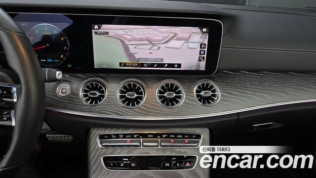 Mercedes-Benz E-Class 2022 — photo 19