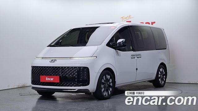 Hyundai Staria 2022 — photo 1
