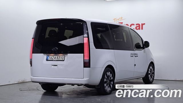 Hyundai Staria 2022 — photo 2