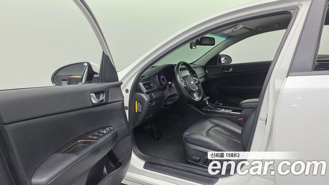 Kia K5 2016 — photo 17