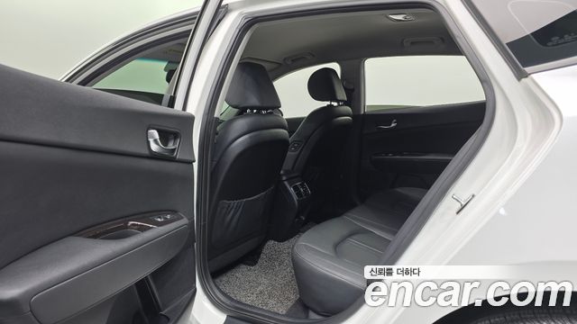Kia K5 2016 — photo 23