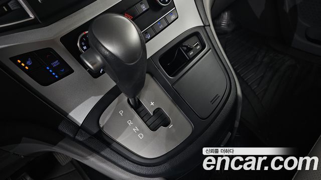 Hyundai Starex 2017 — photo 9