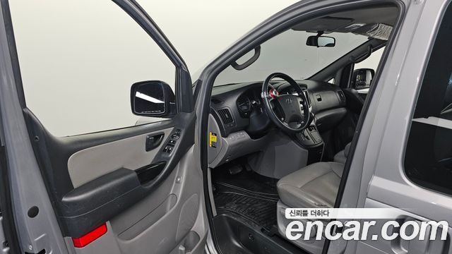 Hyundai Starex 2017 — photo 10