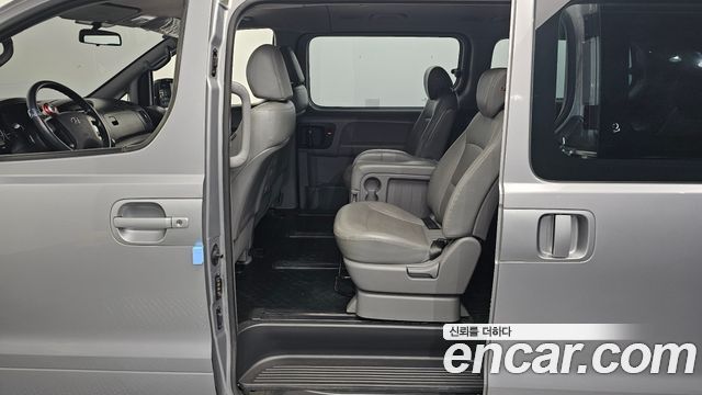 Hyundai Starex 2017 — photo 11