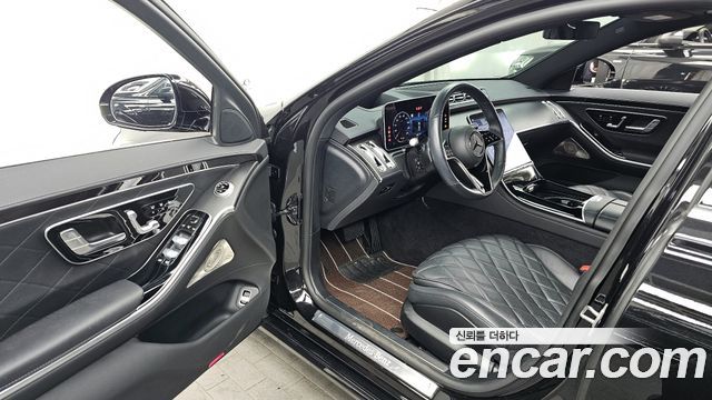 Mercedes-Benz S-Class 2023 — photo 10