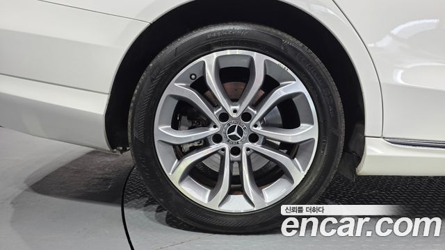 Mercedes-Benz C-Class 2018 — photo 5