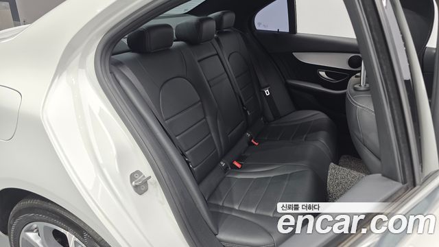 Mercedes-Benz C-Class 2018 — photo 17