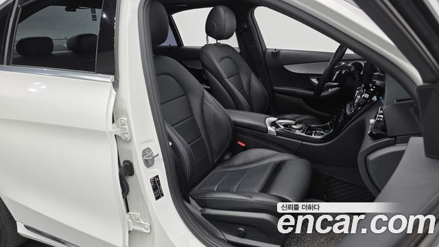 Mercedes-Benz C-Class 2018 — photo 18