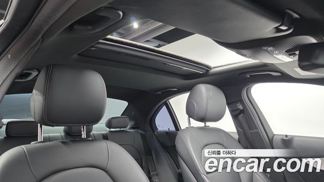 Mercedes-Benz C-Class 2018 — photo 19