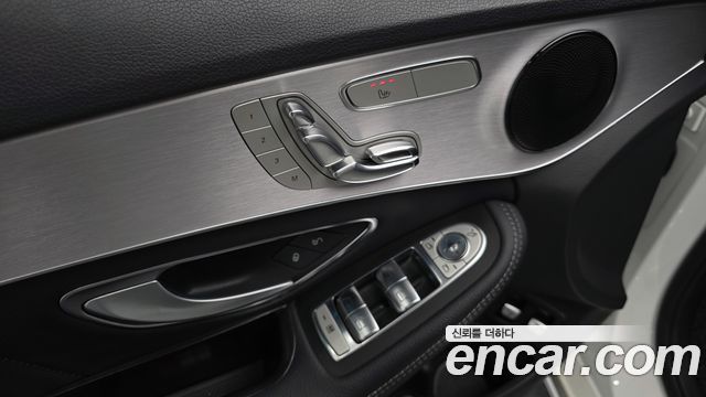 Mercedes-Benz C-Class 2018 — photo 20
