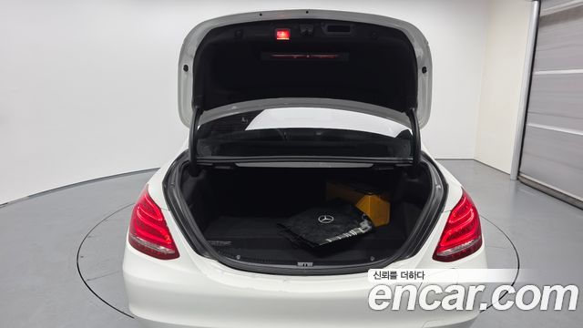 Mercedes-Benz C-Class 2018 — photo 26