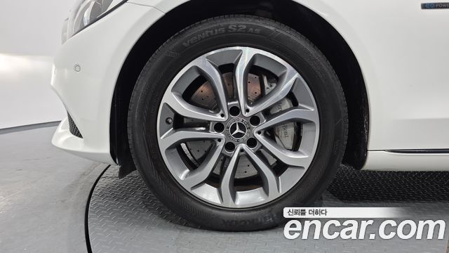 Mercedes-Benz C-Class 2018 — photo 7