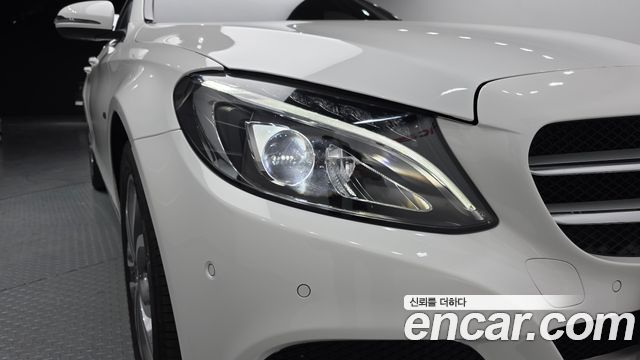 Mercedes-Benz C-Class 2018 — photo 8
