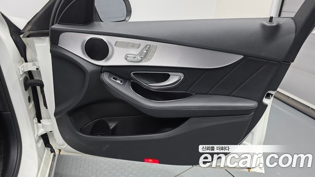 Mercedes-Benz C-Class 2018 — photo 14